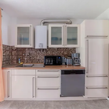 Apartment Cozy With Garden, Balcony And Parking Area In