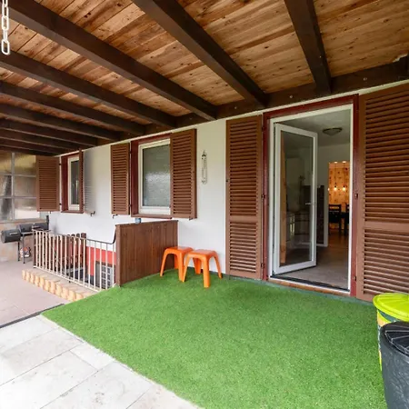 Cozy With Garden, Balcony And Parking Area In * Dusseldorf