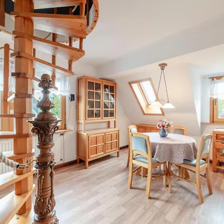 Apartment Cozy With Garden, Balcony And Parking Area In
