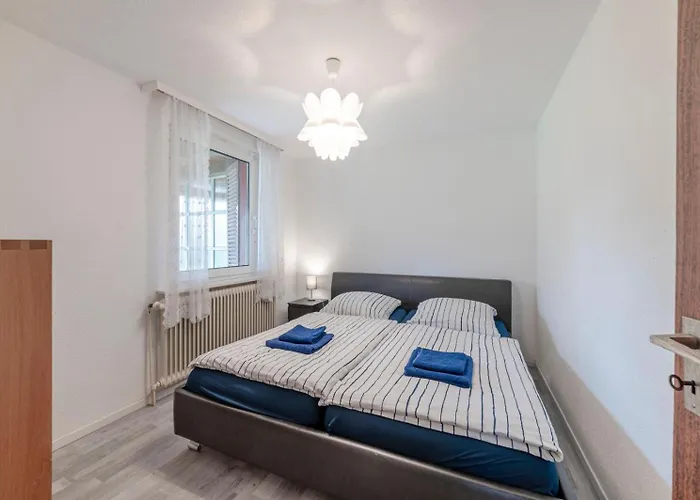 Cozy With Garden, Balcony And Parking Area In Apartamento Düsseldorf