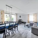 Apartman Cozy With Garden, Balcony And Parking Area In *