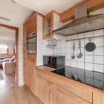 Cozy With Garden, Balcony And Parking Area In * Düsseldorf