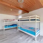 Cozy With Garden, Balcony And Parking Area In Apartman