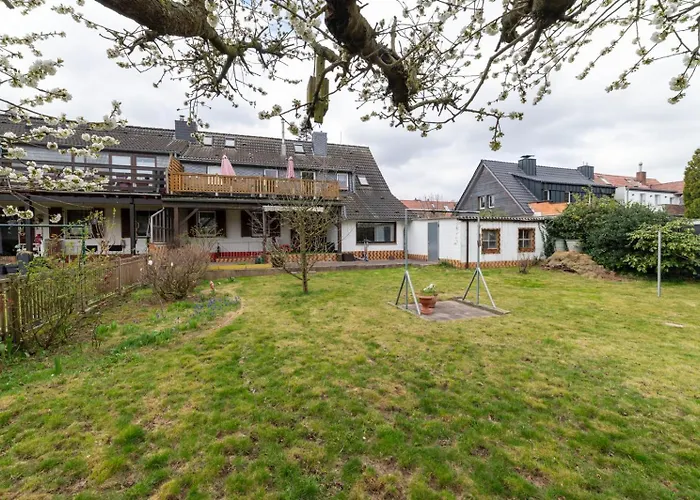 Cozy With Garden, Balcony And Parking Area In Düsseldorf