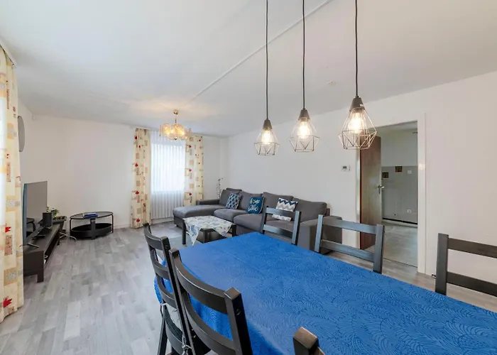 アパート Cozy With Garden, Balcony And Parking Area In デュッセルドルフ