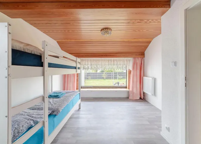 アパート Cozy With Garden, Balcony And Parking Area In デュッセルドルフ